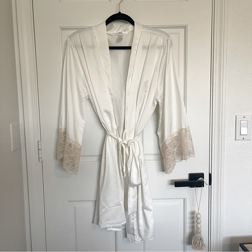 Satin Bridal Robe with lace - Flora Nikrooz - Ivory L/XL